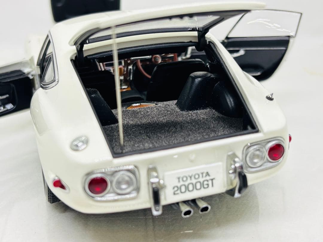 た*し様 1/18 AUTOart オートアートTOYOTA 2000GT大型モ