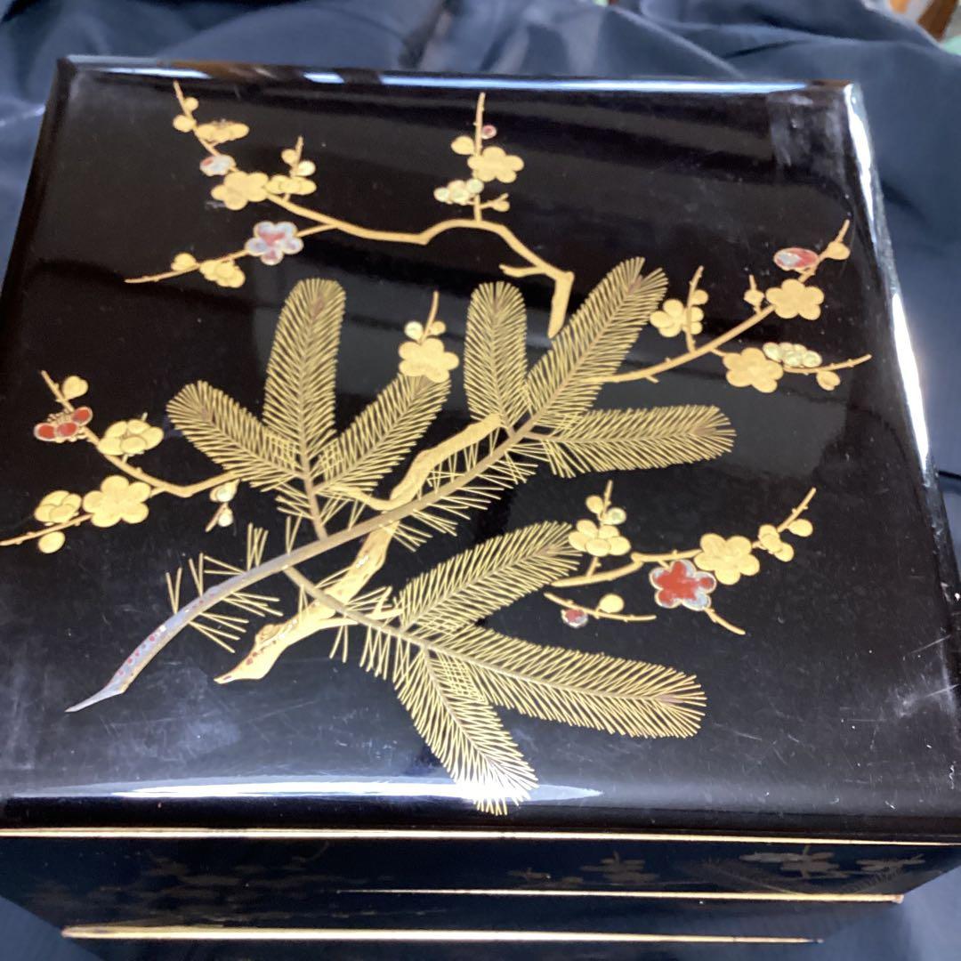 k2f-4 黒色重箱 4段 金箔装飾　漆器　年代物　松竹梅　縁起物