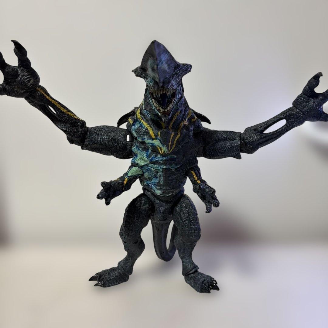 パシフィックリム　NECA￼ナイフヘッド　フィギュア