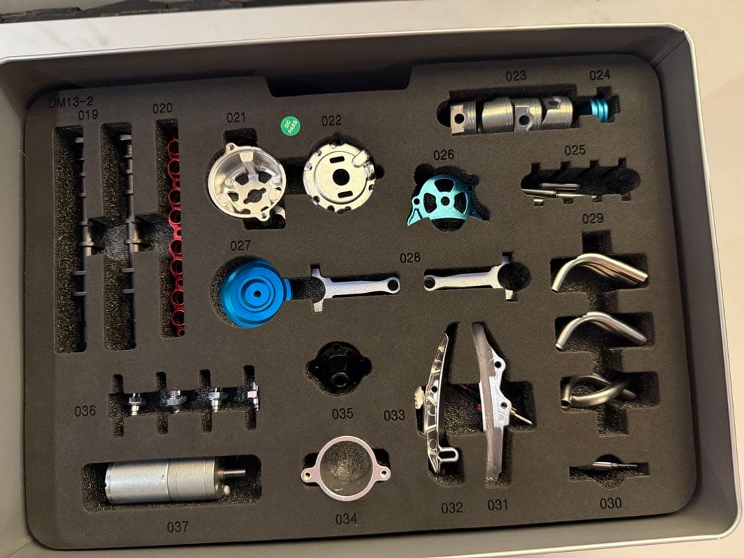 土星エンジン直列4気筒エンジンモデルフルメタル組み立てキット ホビー