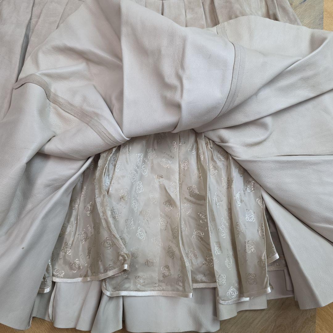 美品　ロエベ　羊革　ベージュ プリーツスカート ボタン付き　y16