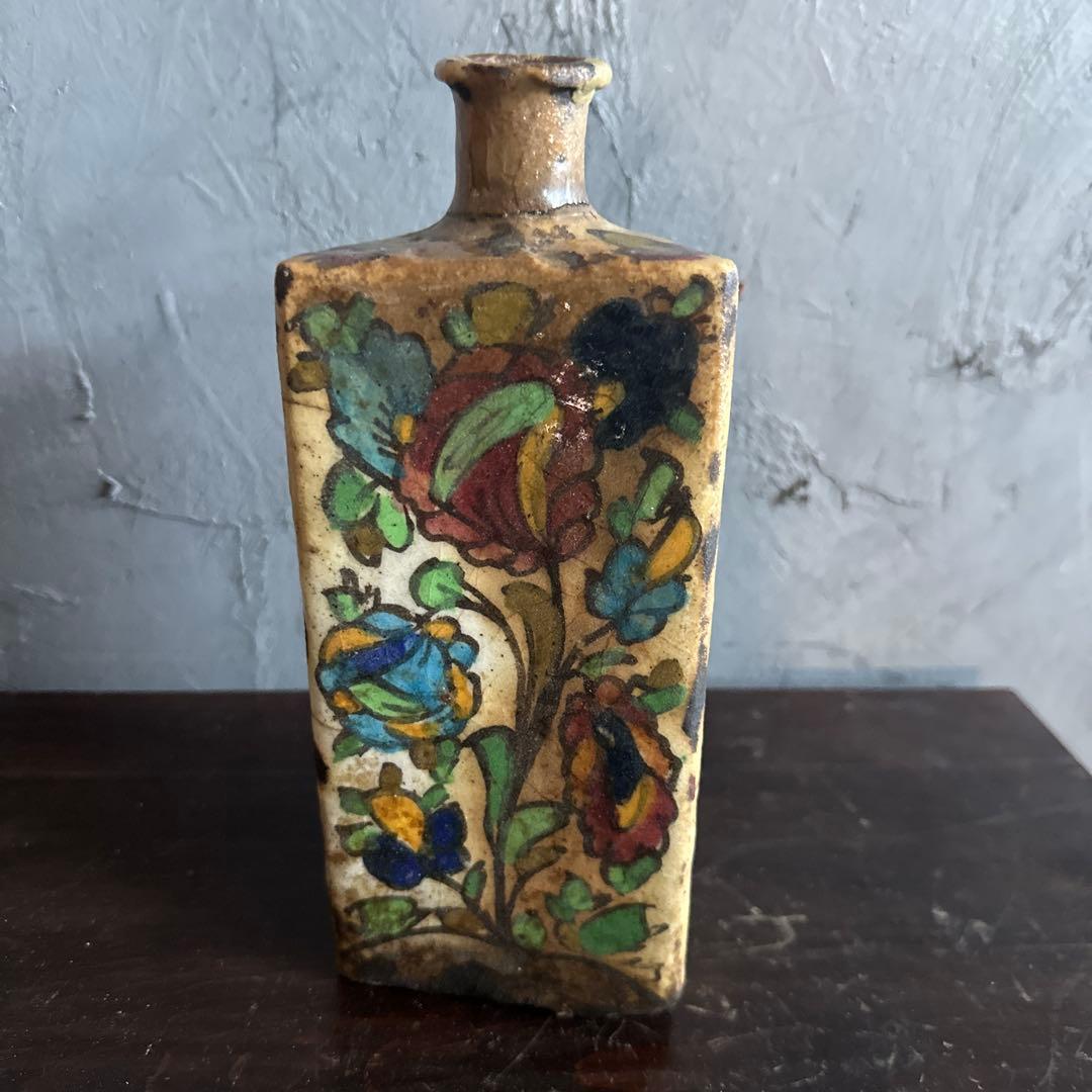 ヴィンテージ　花柄装飾の陶器瓶