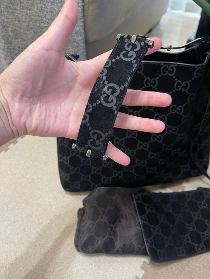 あき　GUCCI ブラック スエード　GGパターン ショルダーバッグ