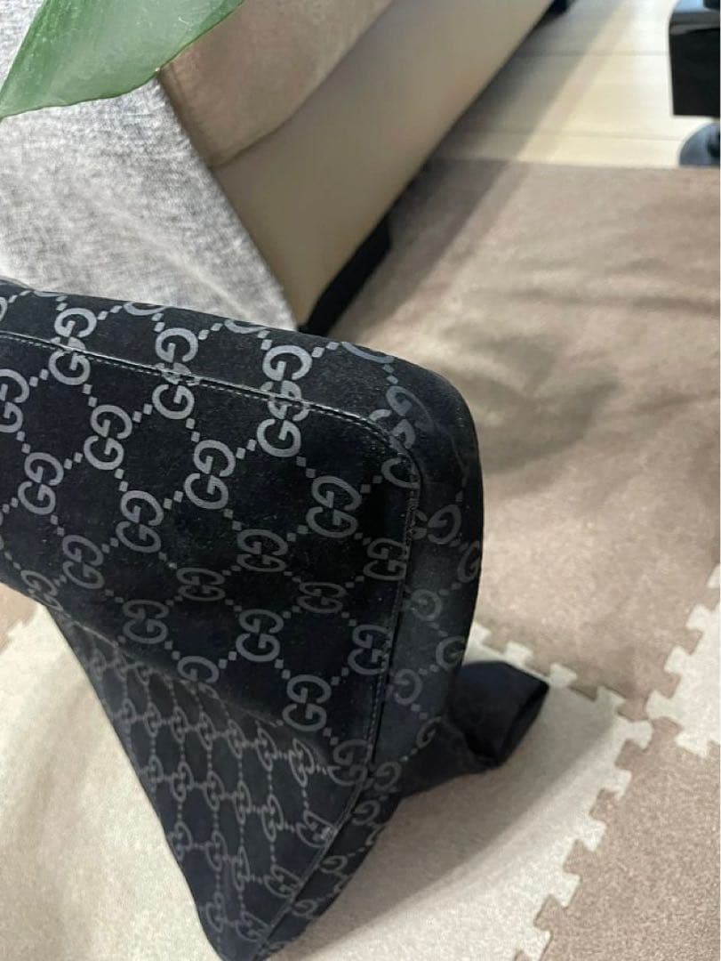 あき　GUCCI ブラック スエード　GGパターン ショルダーバッグ