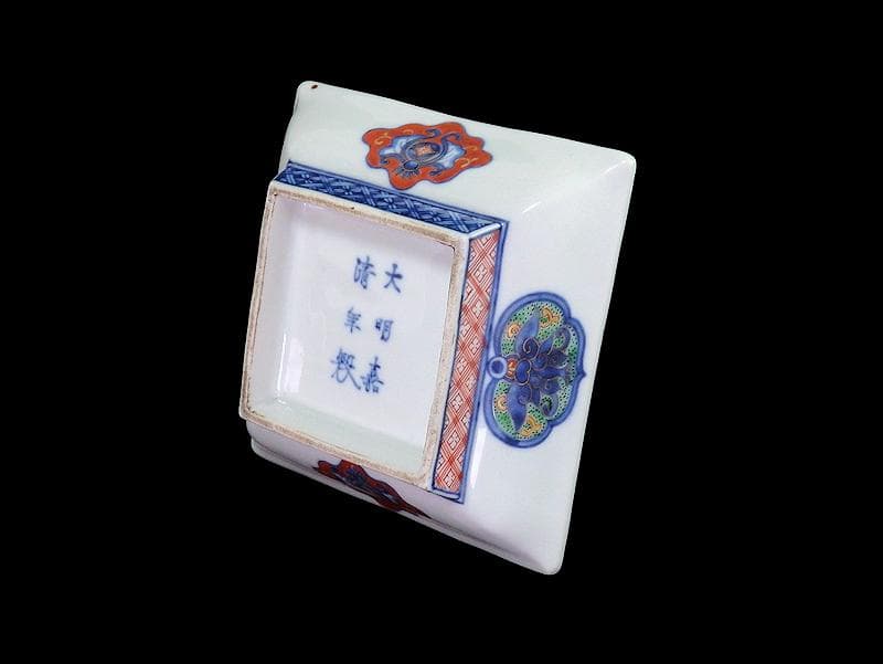 大聖寺伊万里 金襴手 七宝紋に寿紋の図 角皿 N624AS-CUv 美術