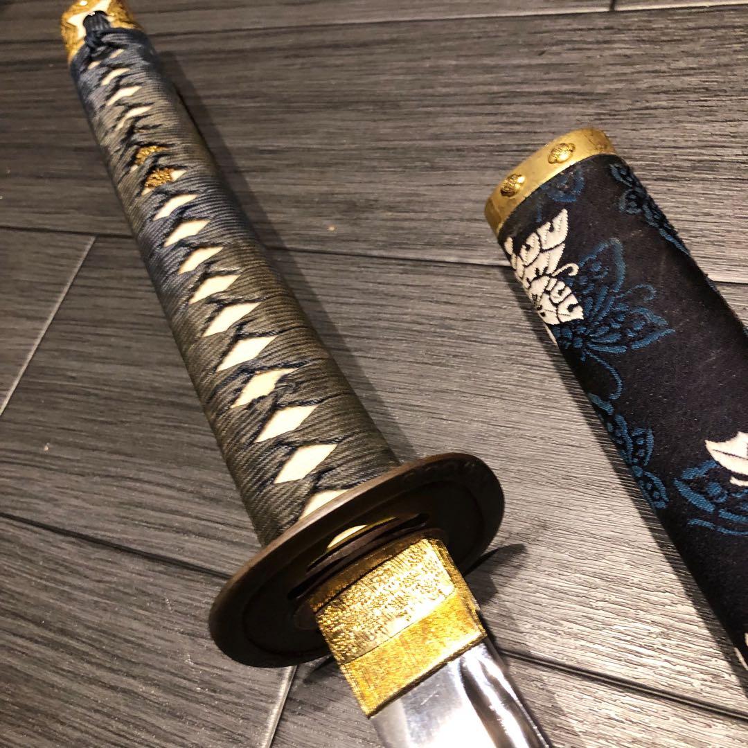 高級模造刀　居合刀　樋入り刀身　赤絹拵え　亜合金刀身