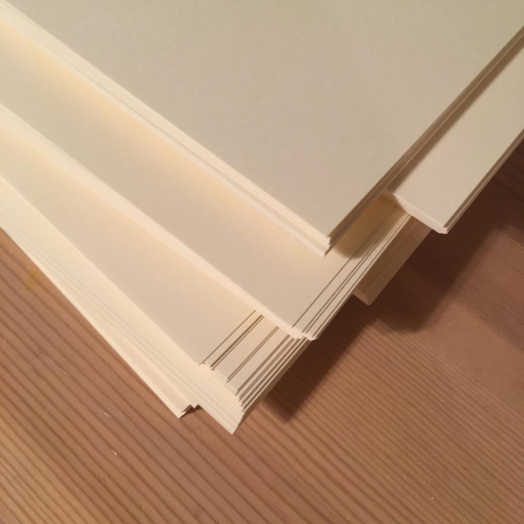 彩美カード紙（淡クリーム） 310×470mm 50枚