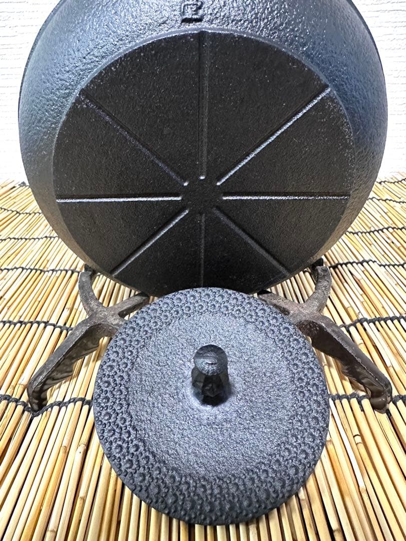 未使用品、栞付　南部盛榮堂ＯＩＧＥＮ造丸平丸亀甲メーカー保証ＩＨ対応品　南部鉄瓶