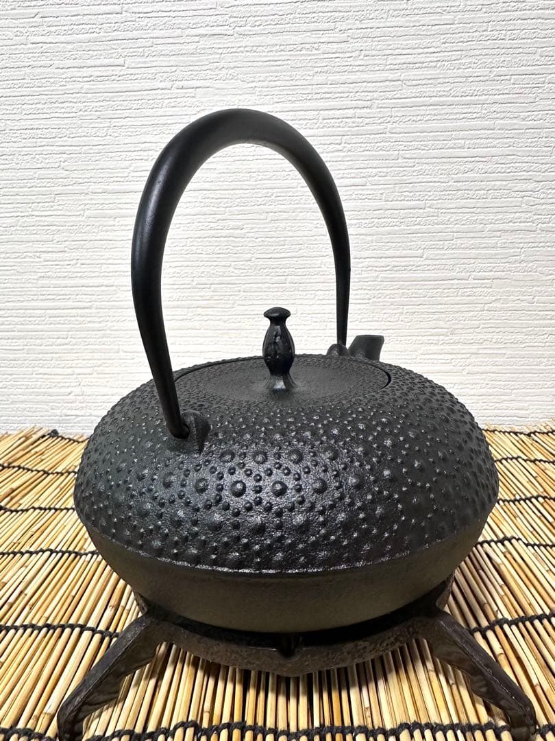 未使用品、栞付　南部盛榮堂ＯＩＧＥＮ造丸平丸亀甲メーカー保証ＩＨ対応品　南部鉄瓶