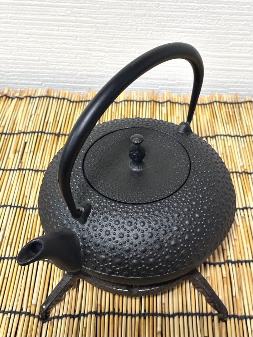 未使用品、栞付　南部盛榮堂ＯＩＧＥＮ造丸平丸亀甲メーカー保証ＩＨ対応品　南部鉄瓶