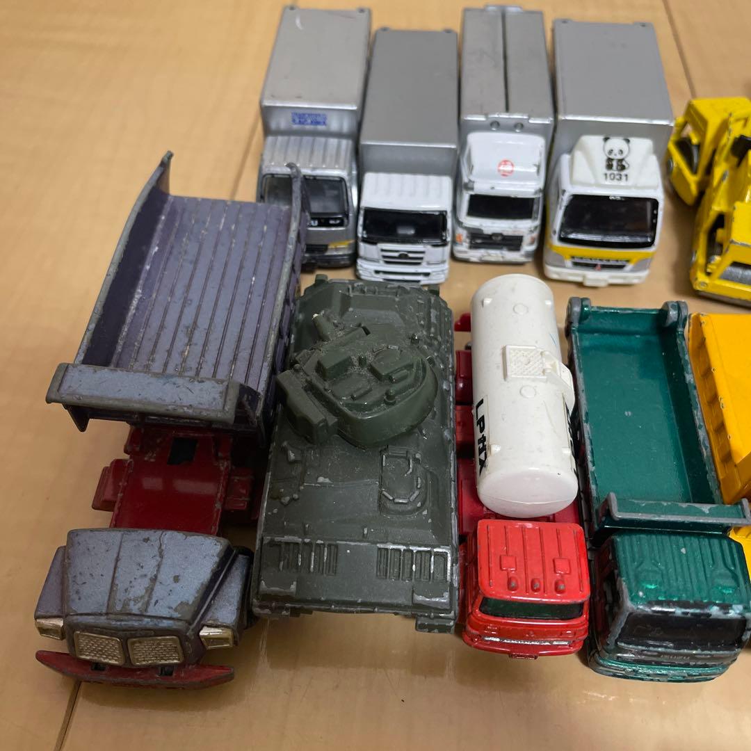 トミカまとめ売り　働く車　70台＋トラック