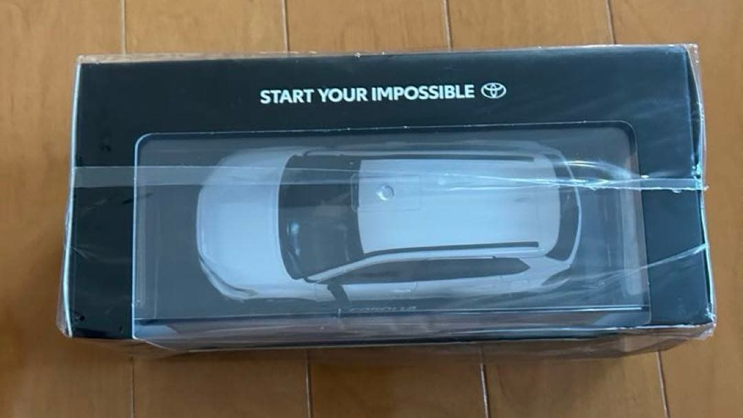 【新品・未開封】トヨタ　カローラクロス　ホワイト　ミニカー