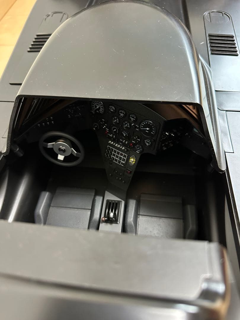 ホットトイズ　バットモービル1/6