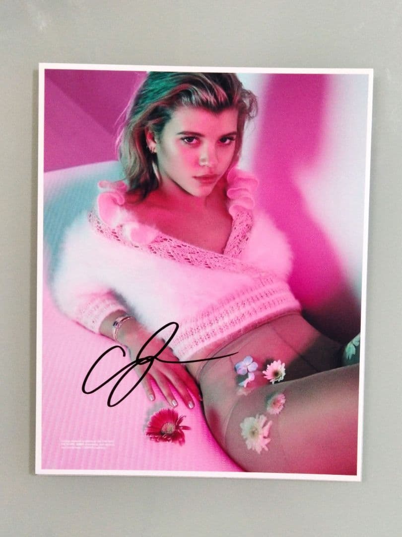 ソフィア・リッチー直筆サイン入り超大型写真