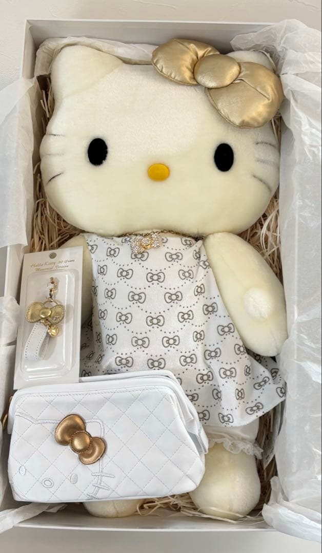 ❤︎*。ハローキティ 30周年 世界500体 限定 シリアルナンバー入 サンリオ