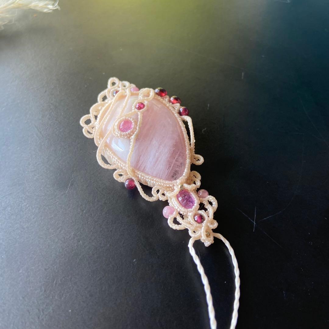 みきの様専用)♡大粒モルガナイト×2種類のピンクルビーのマクラメ