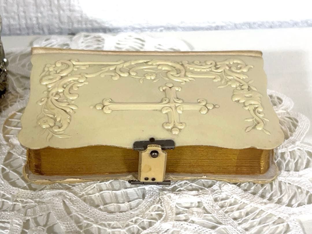 フランスアンティーク＊セルロイドのミゼル祈祷書＊十字架 - メルカリ