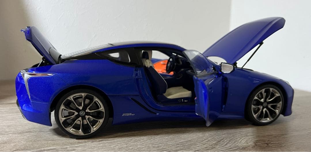 レクサス LC500h 1/18 ミニカー