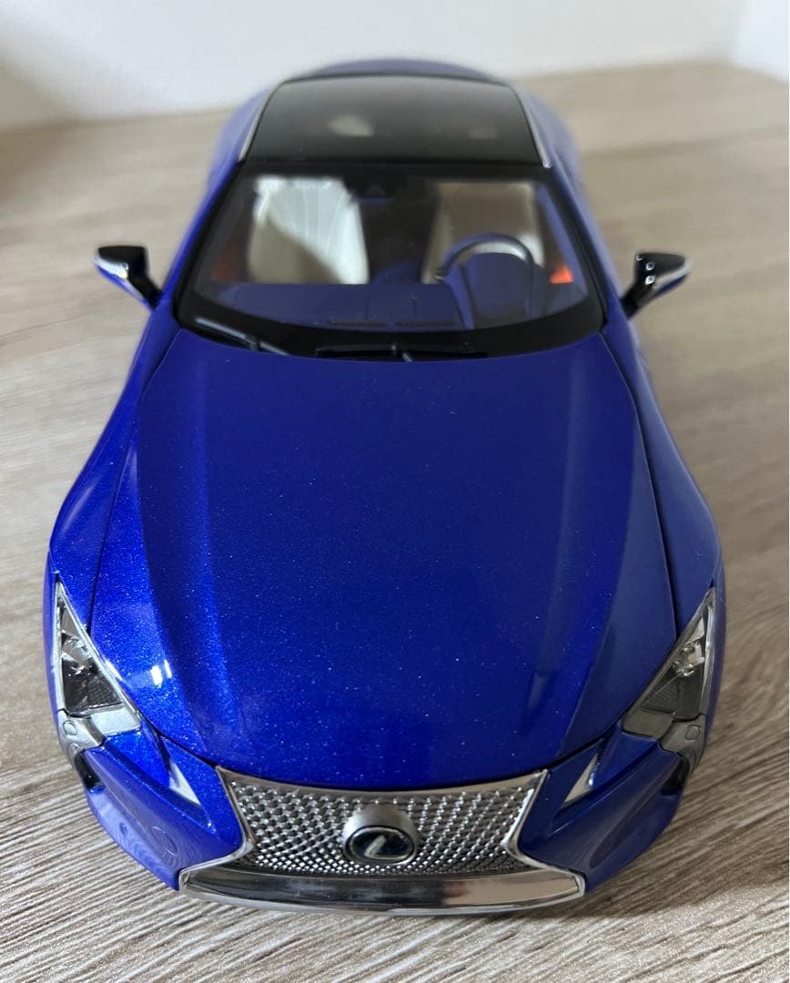 レクサス LC500h 1/18 ミニカー