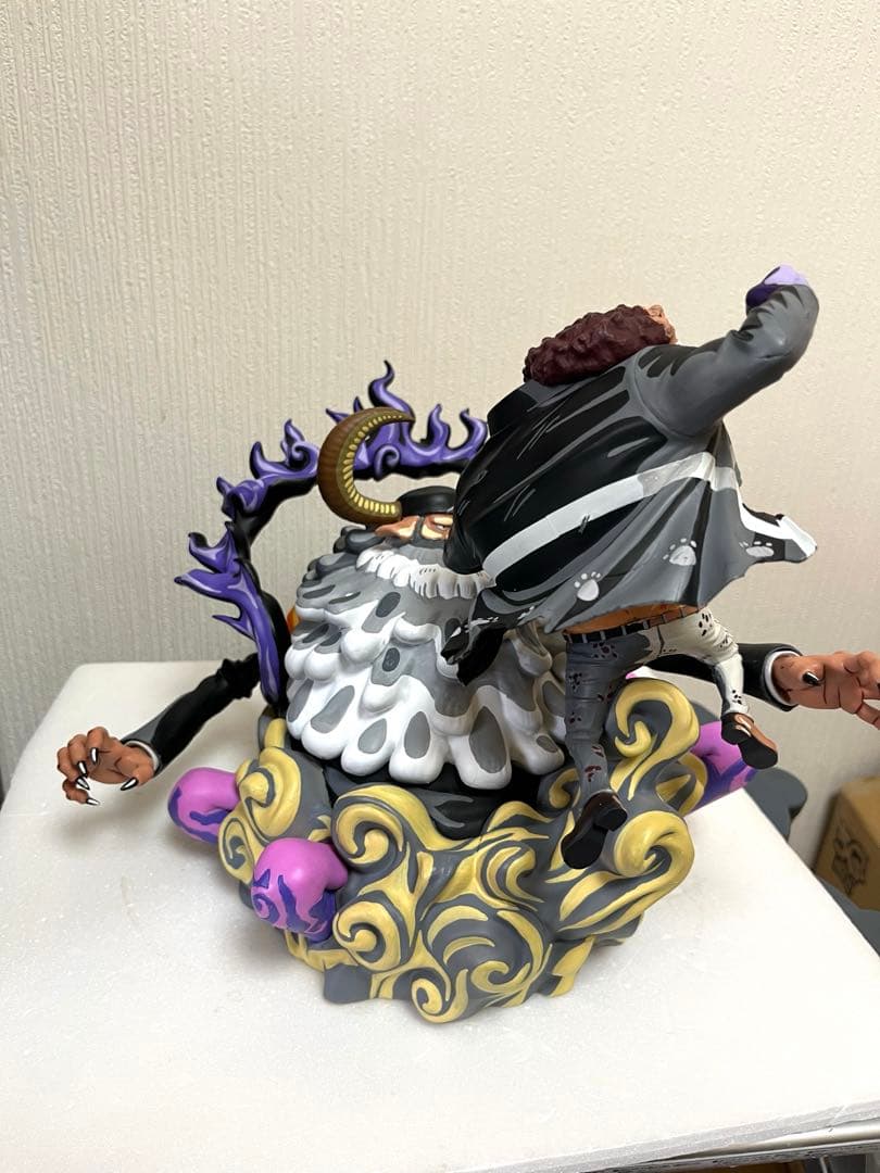 ワンピース未来島エッグヘッドフィギュアのリペイント フィギュア2次元