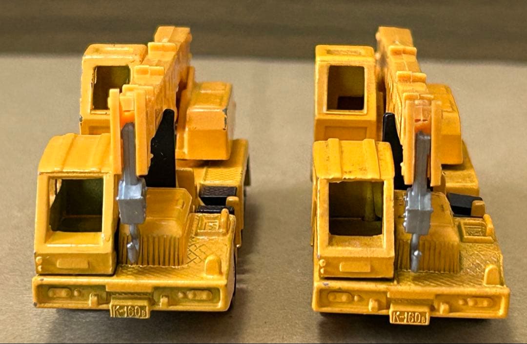 トミカ UDユニックトラッククレーン 2台セット