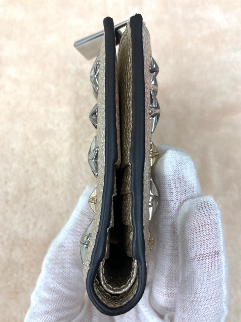 ジミーチュウ　スタースタッズ　メタリックナッパ　二つ折り財布