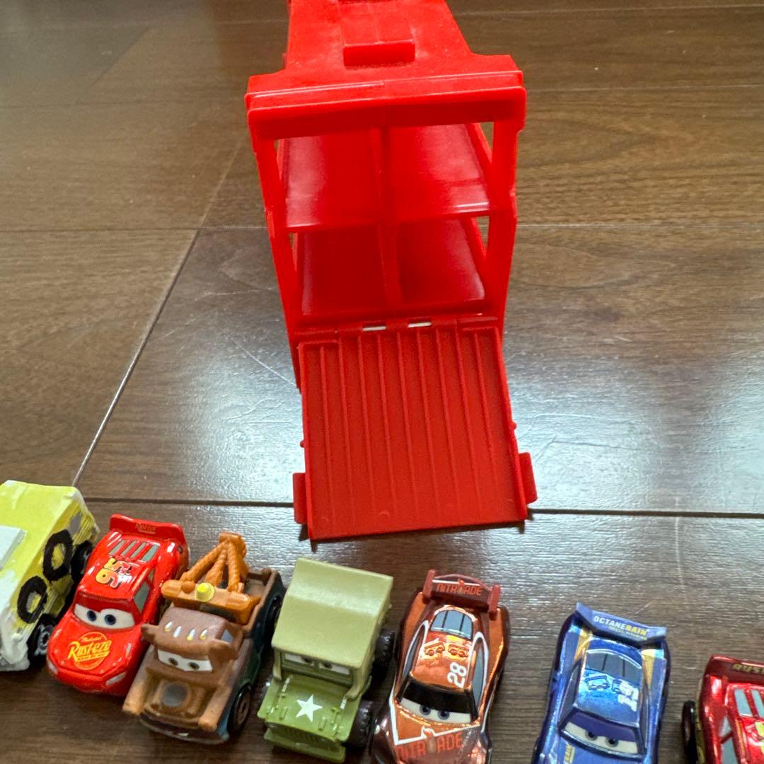 カーズ トレーラーとミニカーセット