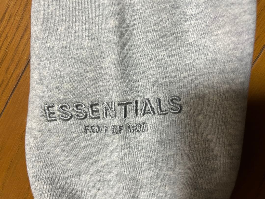 エッセンシャルズ　スエットパーカー　 ユニセックス　Lサイズ