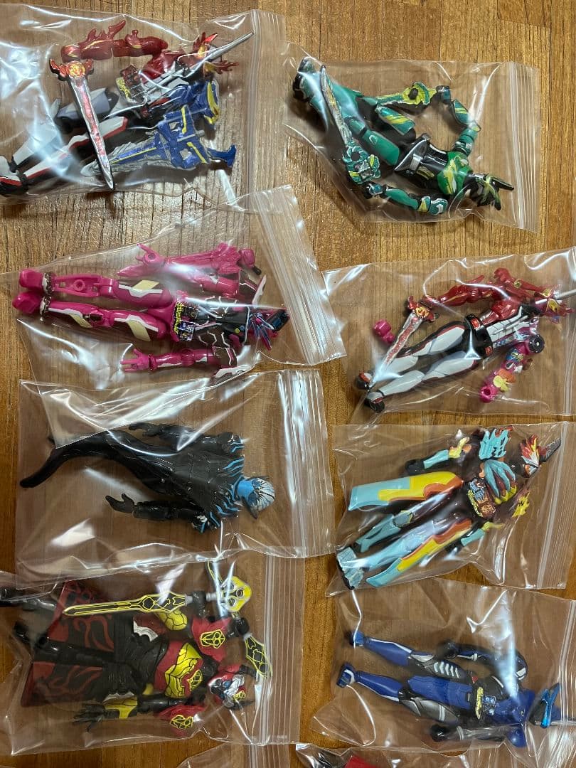 ジャンク品 装動 仮面ライダーセイバー - www.pizzaart.no