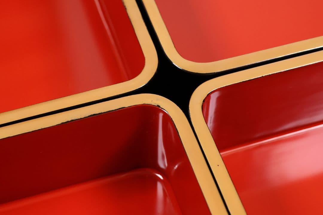 輪島塗 久保田春光堂 蔦家紋 四段重 重台 金蒔絵 黒塗 木製 重箱【MA673