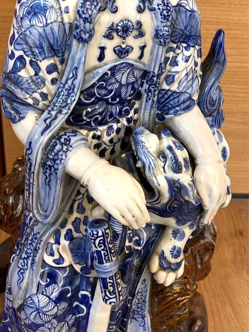中国美術 職人手作リ陶製青茶獅子觀音像緣起物 榴木台付 高47cm X 23cm