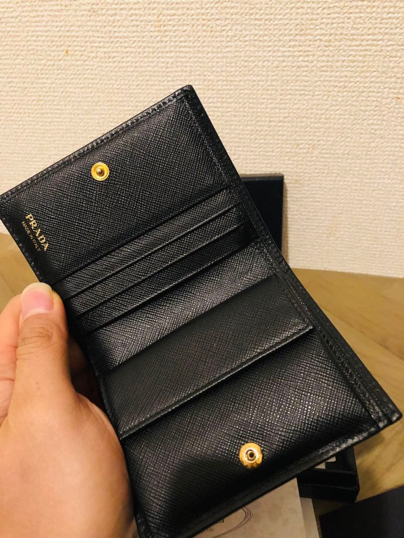 PRADA サフィアーノレザー 二つ折り財布 (ICチップ(RFID)搭載) - メルカリ