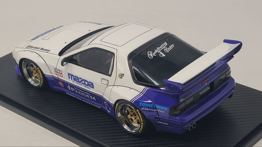ミニカー 1/18 PANDEM RX-7 (FC3S)