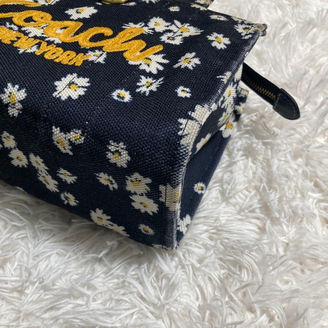 美品　現行　コーチ　ショルダーバッグ　カーゴ トート 26・フローラル プリント