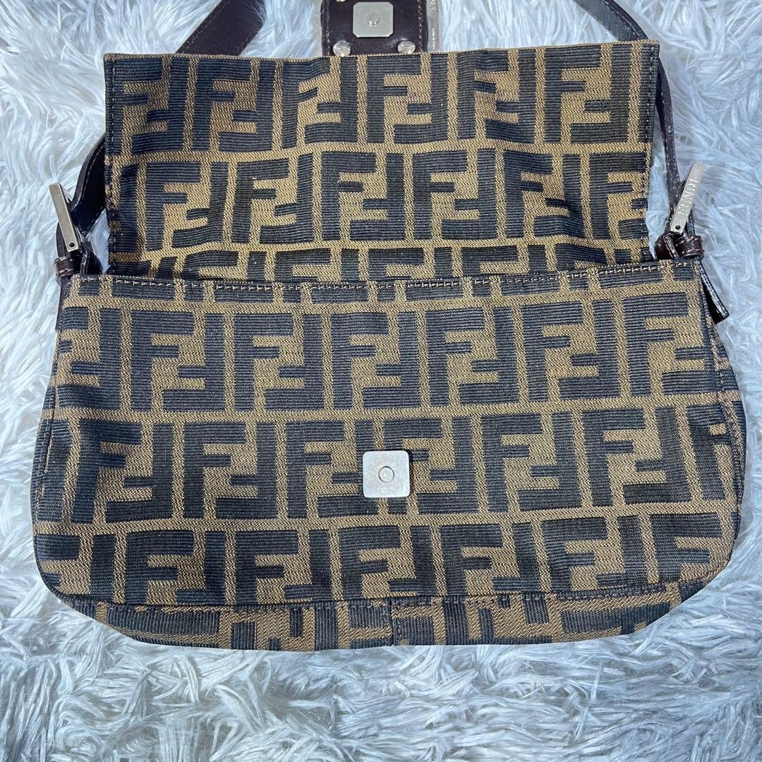値下げ不可　フェンディ　FENDI　ハンドバッグ　総柄　FF柄　マンマバケット