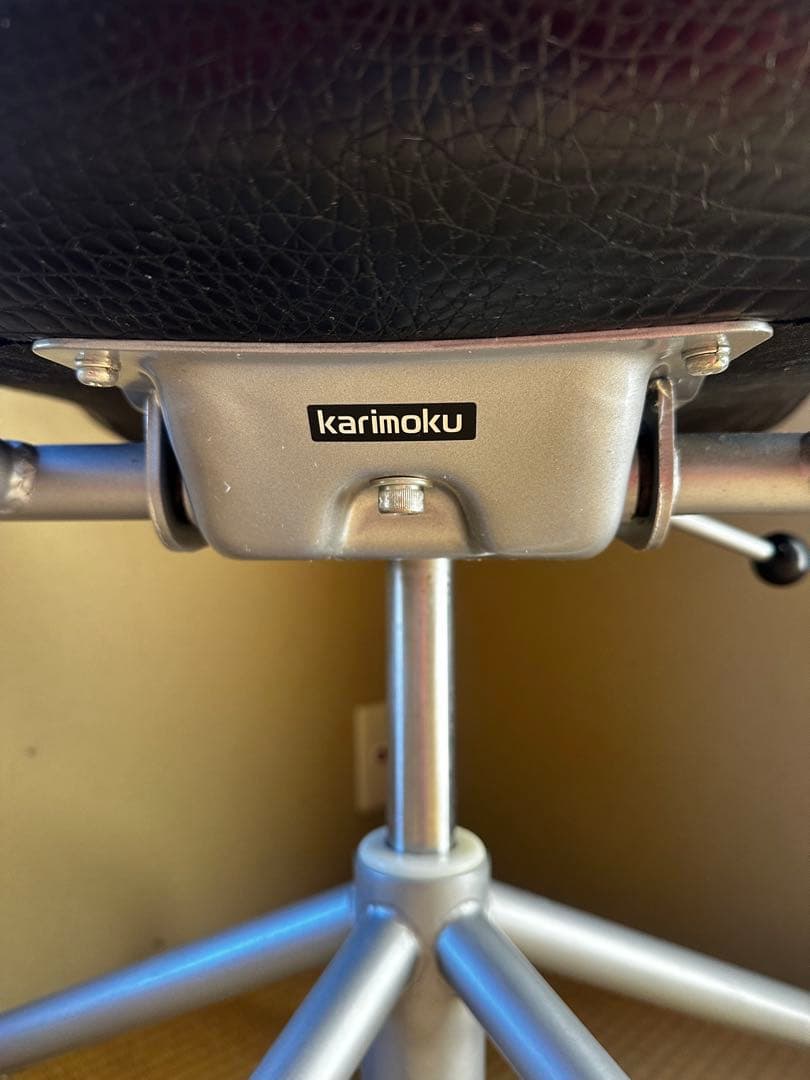 早い者勝ち！カリモク 合成皮革 デスクチェア黒 ニュークロコ ブラック