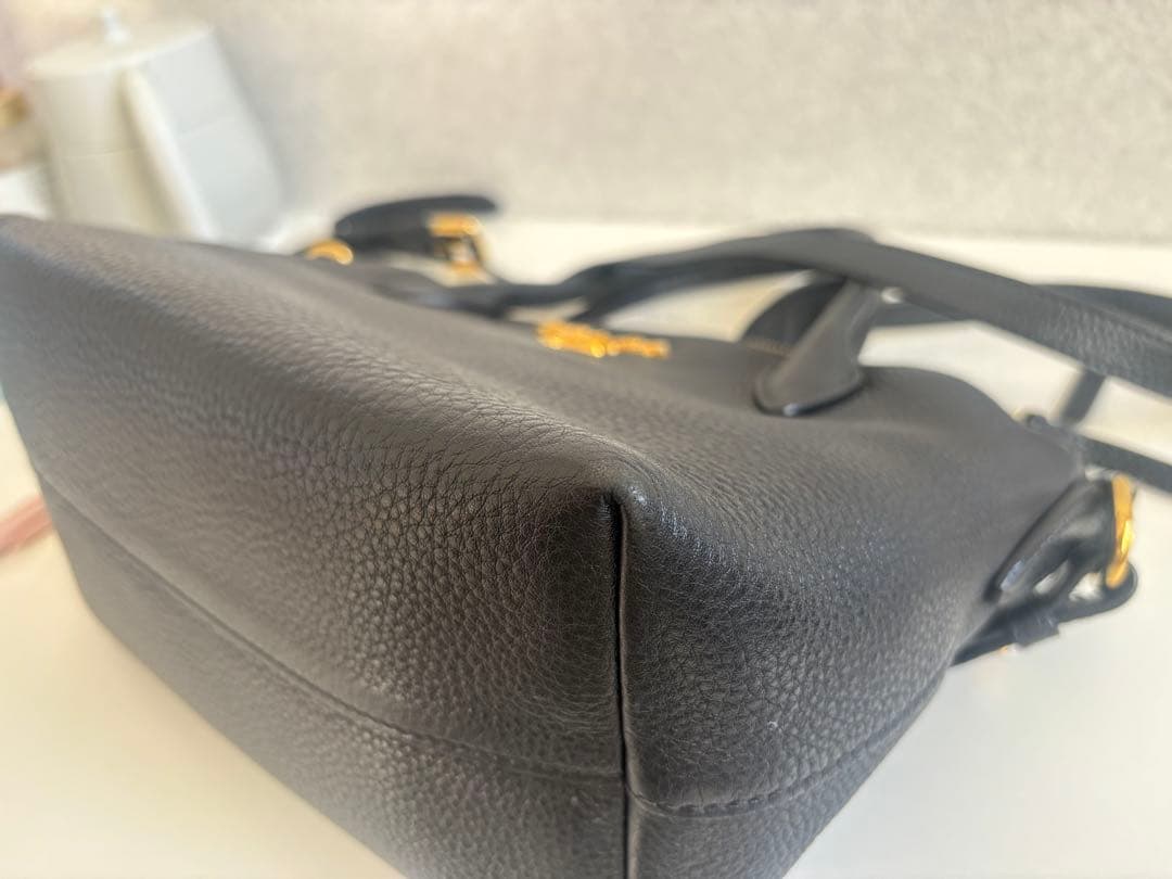 PRADA ブラック レザー ショルダーバッグ