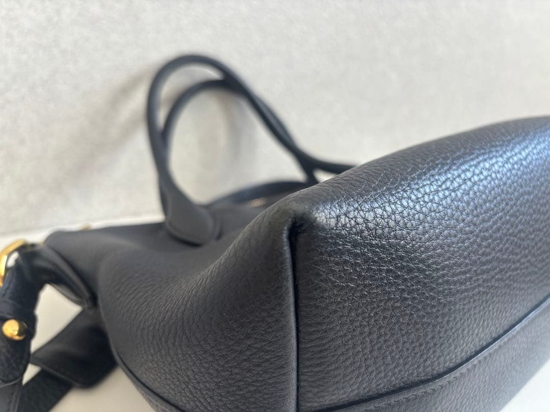 PRADA ブラック レザー ショルダーバッグ