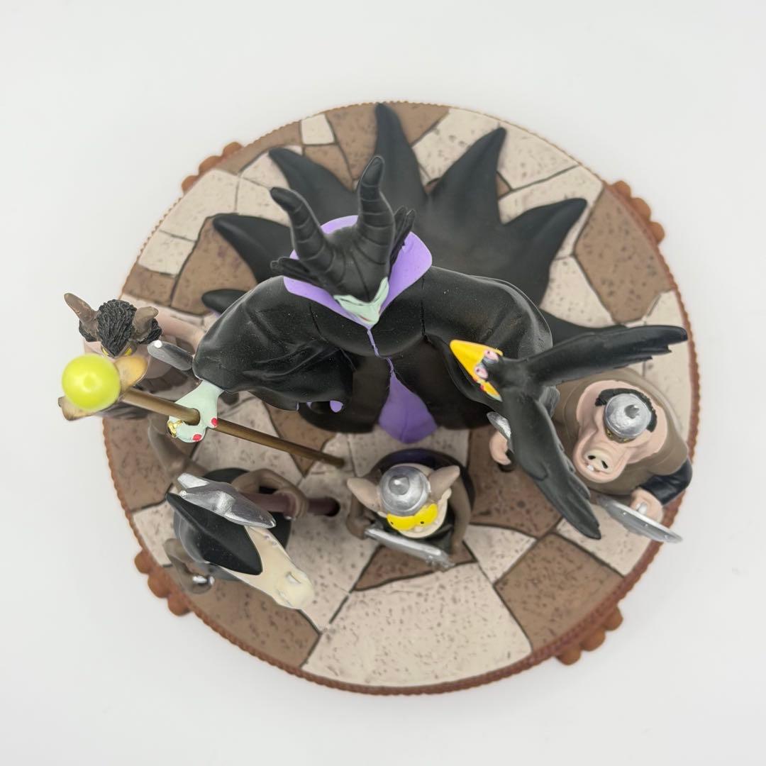 希少★ディズニー ヴィランズ マレフィセント ジオラマフィギュア フィギュリン