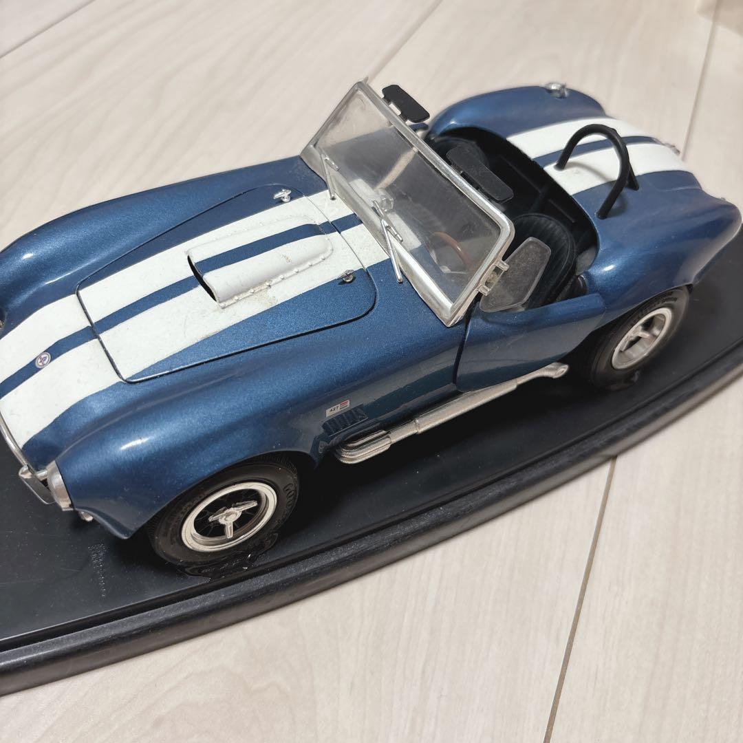 ミニカー 1/18 2台セット コブラ＆レトロカー 台座付き ダイキャストモデル