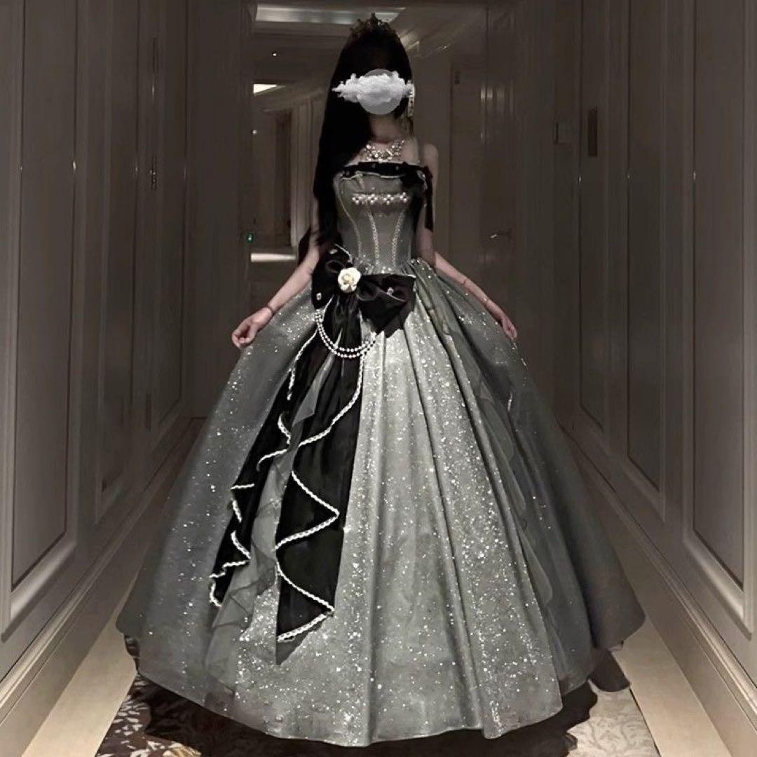 エレガントなグレーと黒のパーティードレス