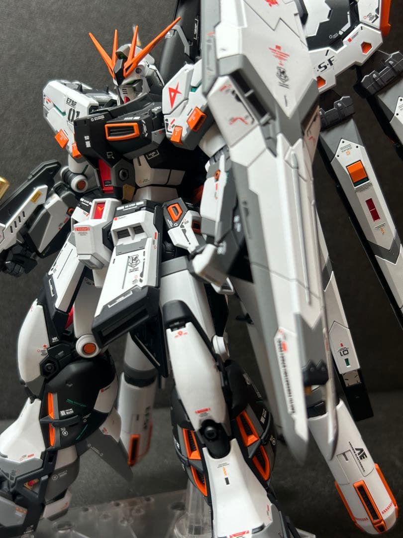 RG hi-ν ガンダム　完成品