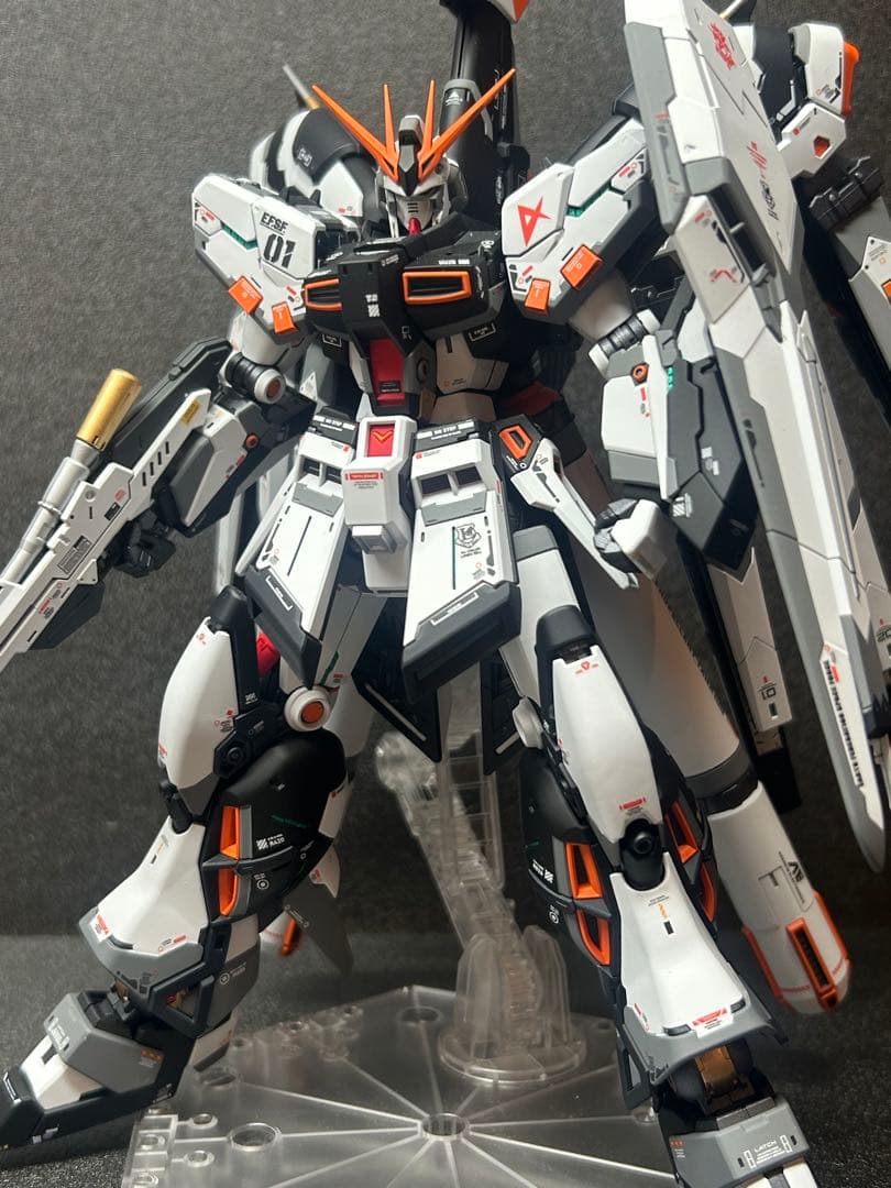 RG hi-ν ガンダム　完成品