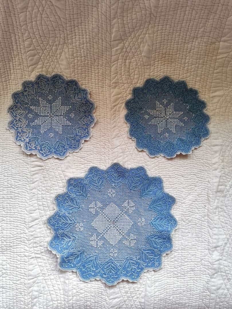 アンティークイタリア インディゴ染 ブラッドレーススカラップドイリー