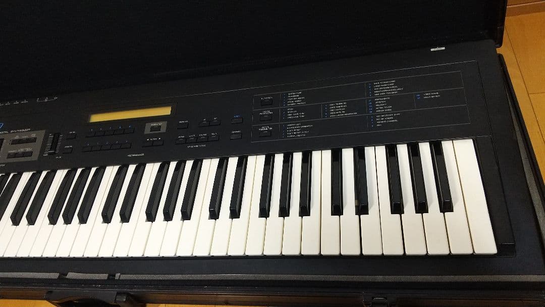純正ハードケース付き】希少 KORG DS-8 シンセサイザー - メルカリ