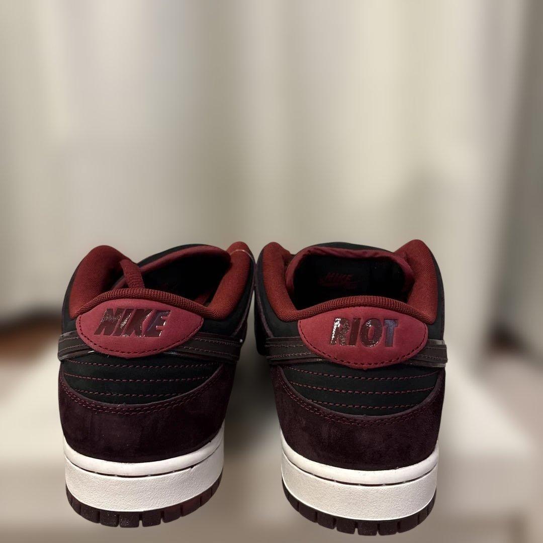 スケートボード Nike SB Dunk Low Pro Riot Skateshop QS