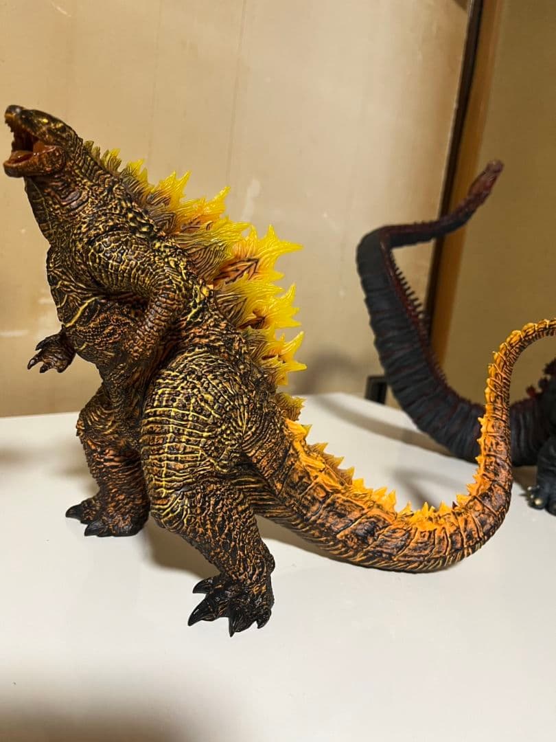 トイグラフ マルサン おすわりゴジラ モスラ幼虫付き 新品 コラボ 5401