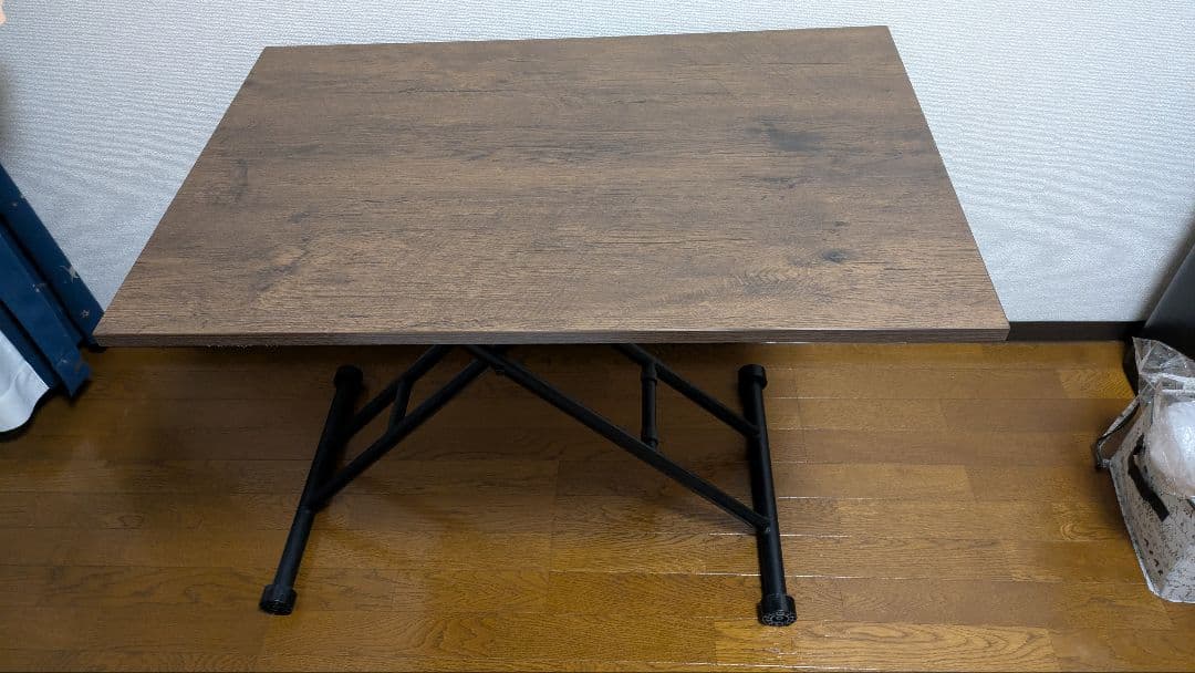 ガス圧昇降式ダイニングテーブル