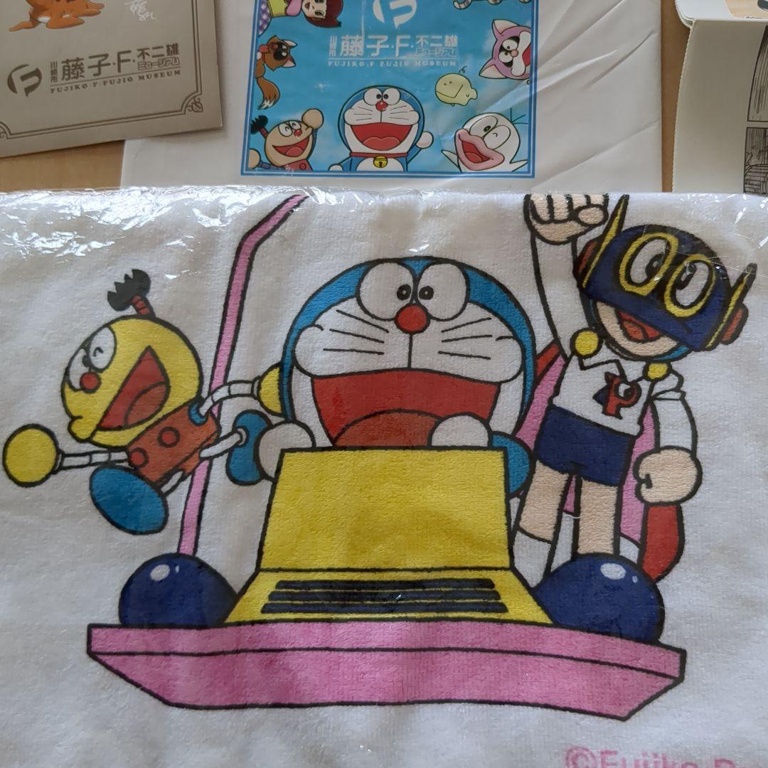 藤子不二雄ミュージアム 1周年ピンバッジ タオル他激レア