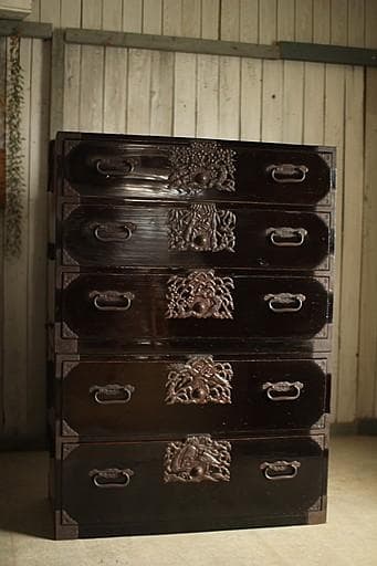 綺麗な打ち出し金具庄内箪笥3段タンス収納古家具古民家時代家具